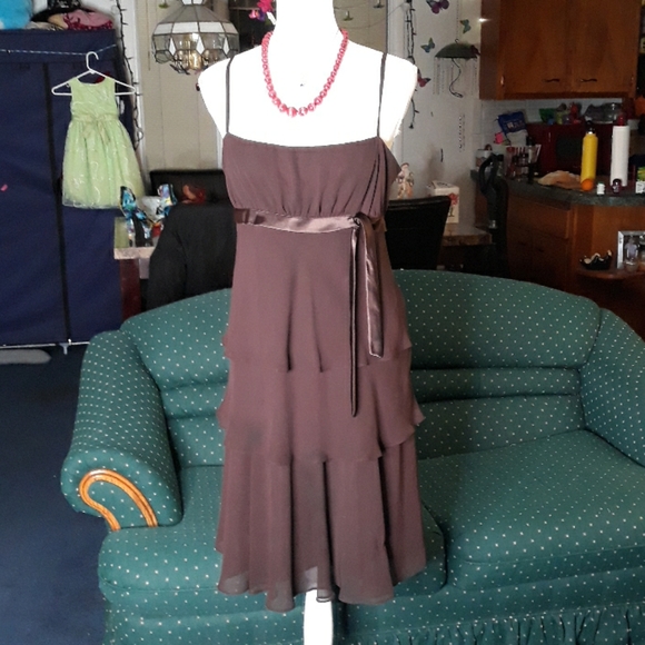 Jones Wear Dresses & Skirts - Jones Wear brown flowy dress with satin sash, tiered bottom layers